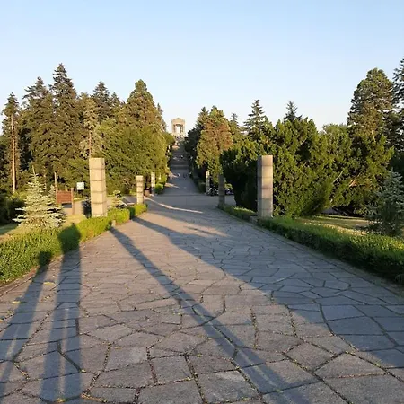 Place 4* Βελιγράδι